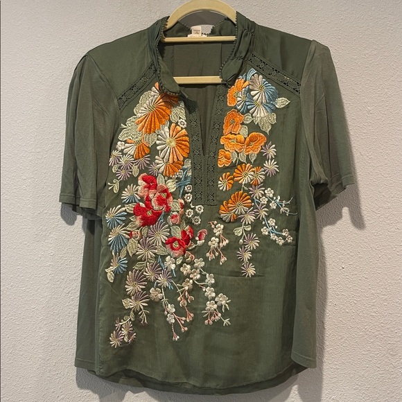 Gorgeous Tiny Eliana Embroidered Half-Sleeve Top - Picture 5 of 7